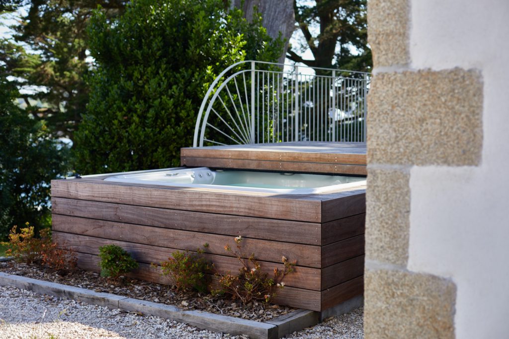 spas avec couvercle intégré dans la terrasse