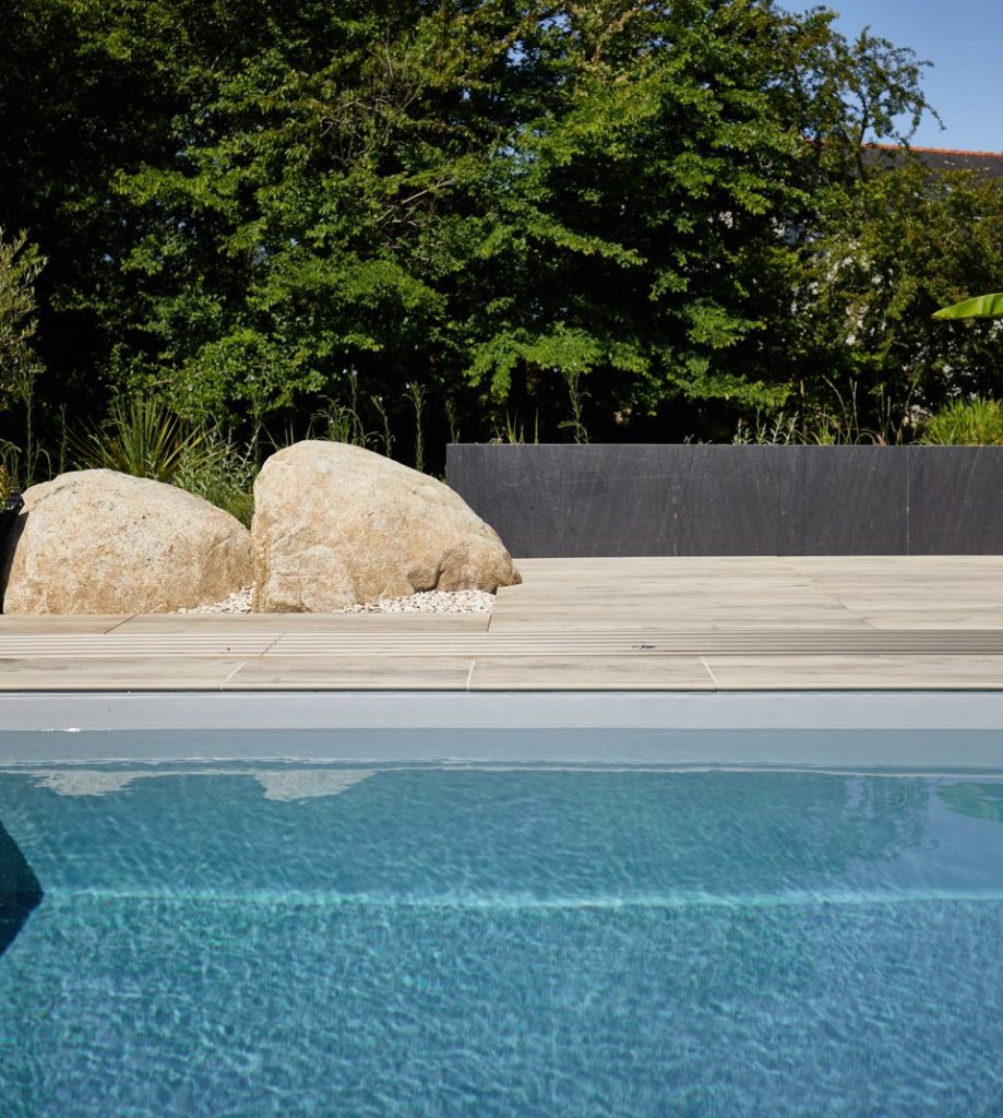 Rochers intégrés dans la terrasse