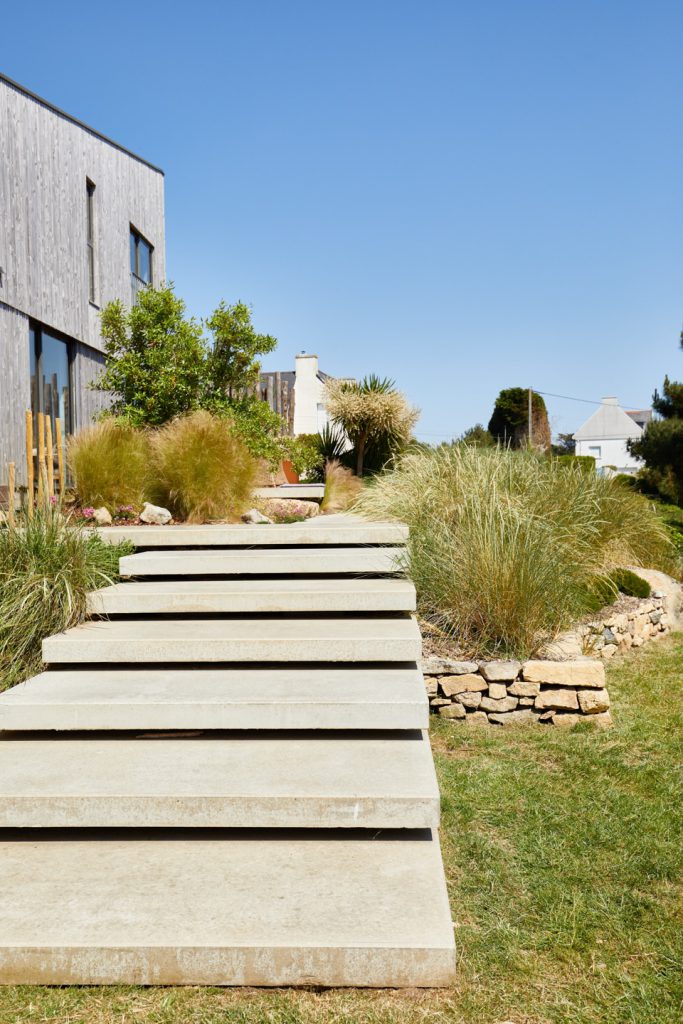 escalier suspendu en dalle megasmooth