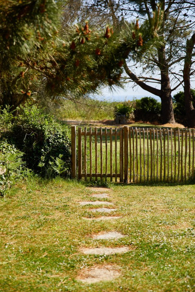 portillon et clôture en ganivelle vue mer