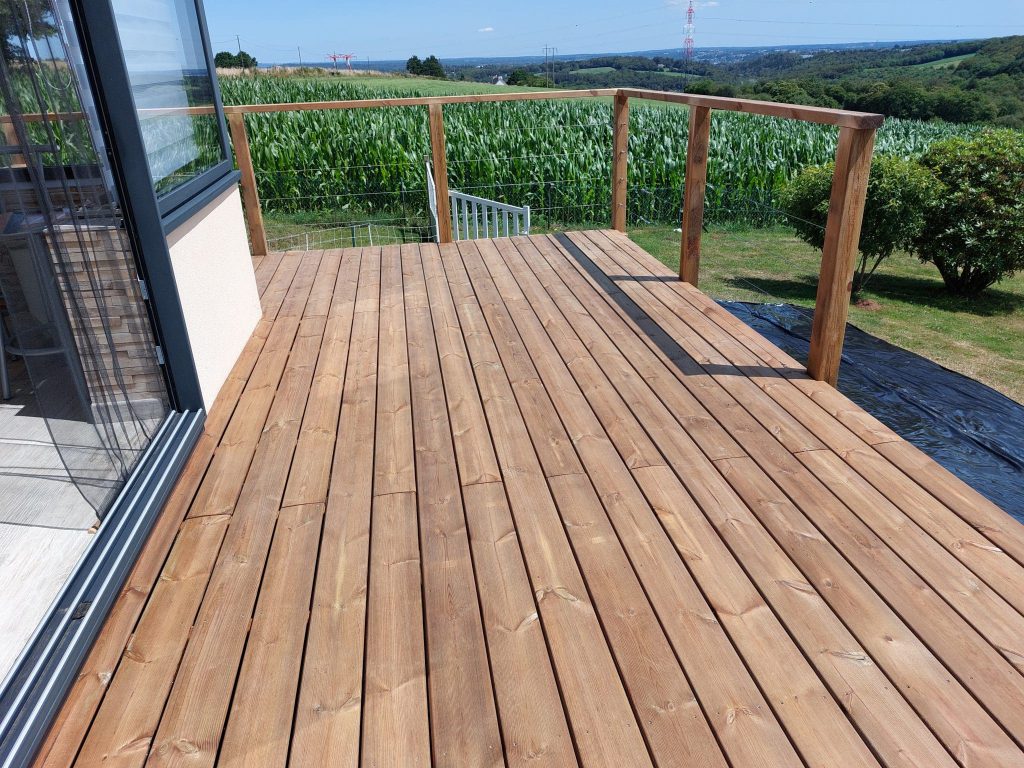 terrasse bois devant balcon