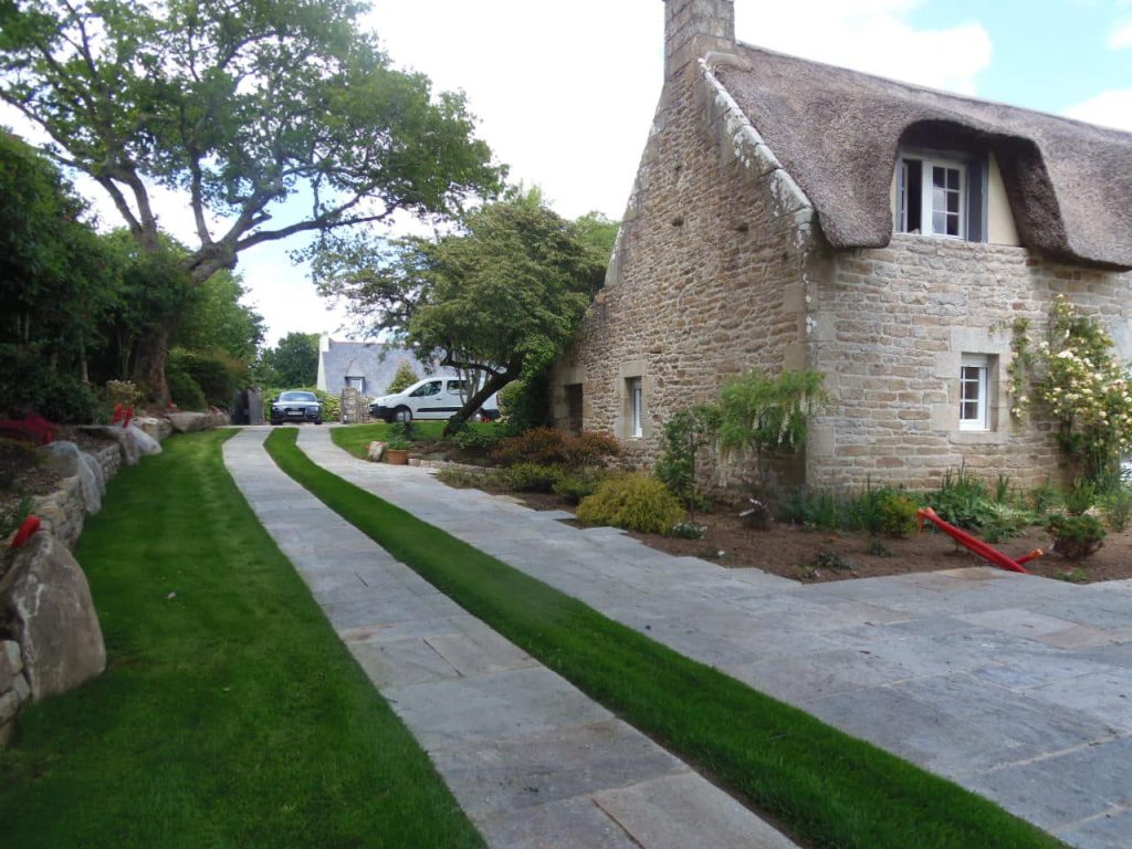 bande d eroulement en dale naturelle et massif intégré