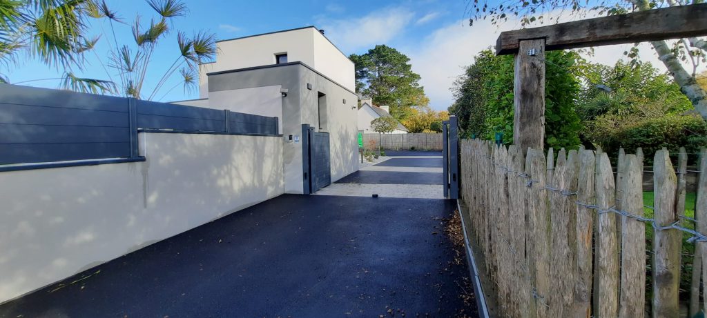 entrée de maison en enrobée