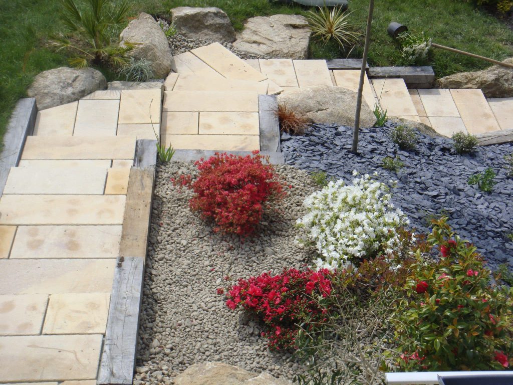 escalier en dalle naturelle abev des traverses paysagères autour