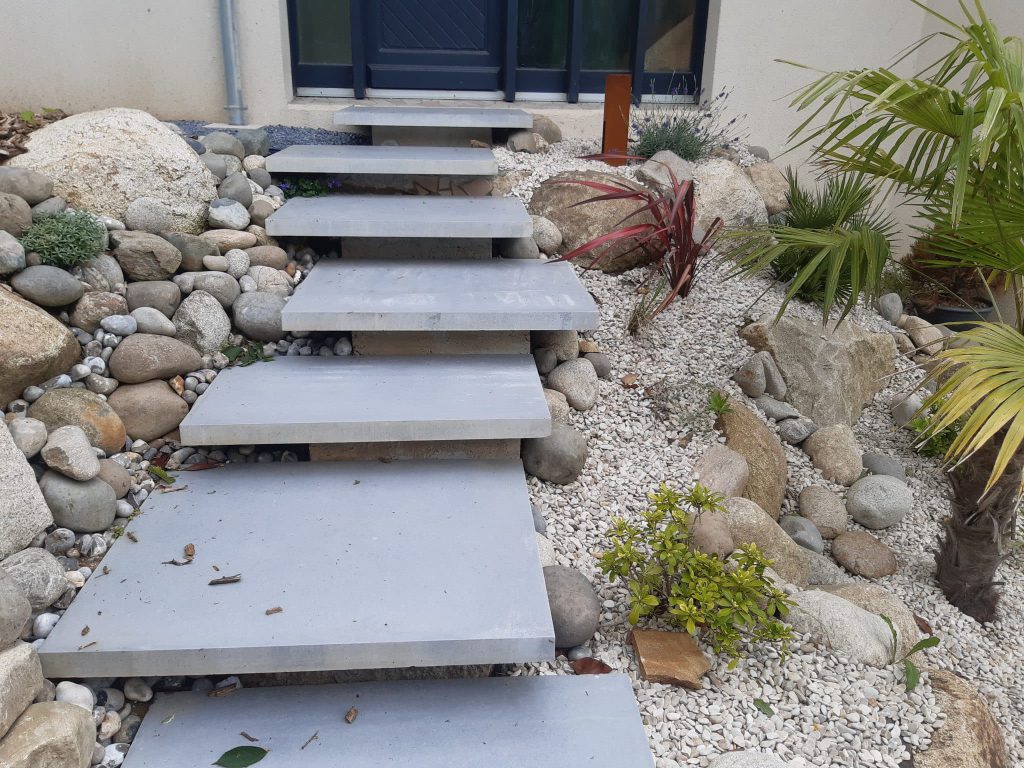 escaliers en dalle suspendus