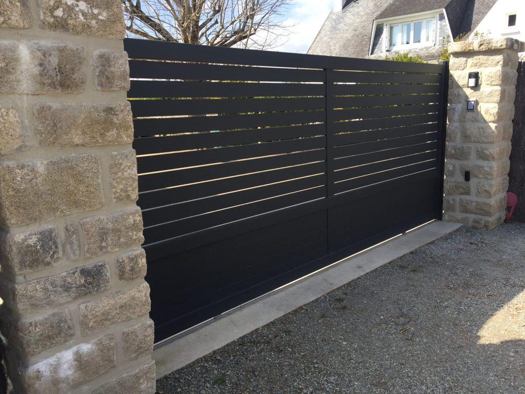 portail cadiou en aluminium noir